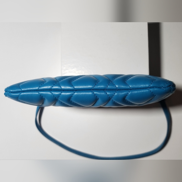 Miu Miu Pochette. Super puffy. - Picture 3 of 16